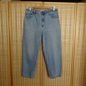 Abercrombie and Fitch Curve Love The Mom High Rise size 31